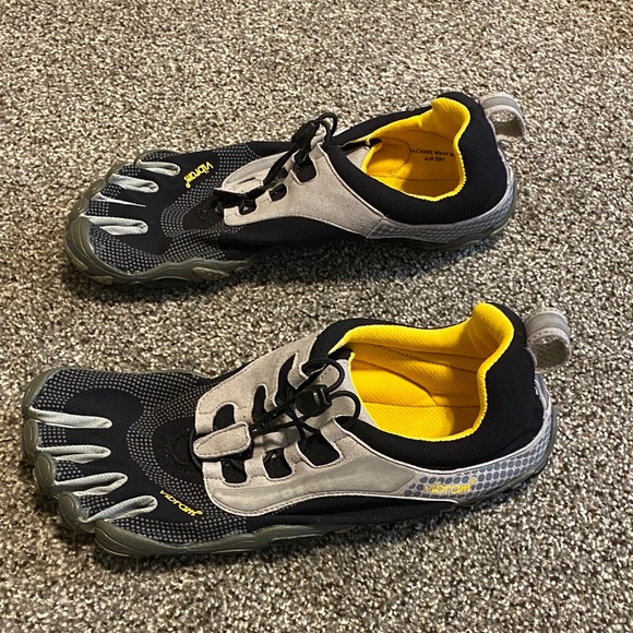 Vibram Men's Black and Gray FiveFingers Water Shoes - Picture 5 of 8